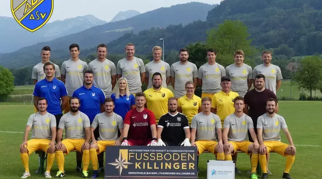 Das Bild zeigt die 1. Mannschaft des ASV Au