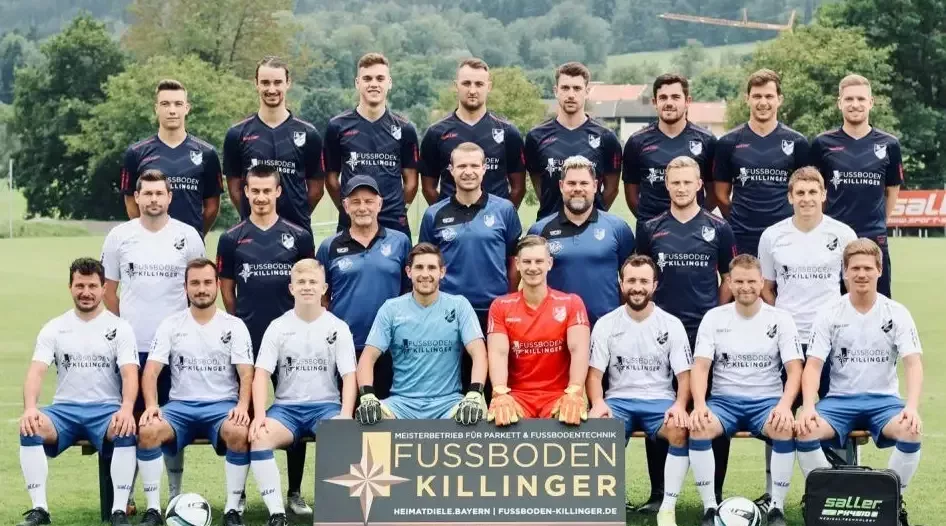 Das Bild zeigt die 1. Mannschaft des ASV Au